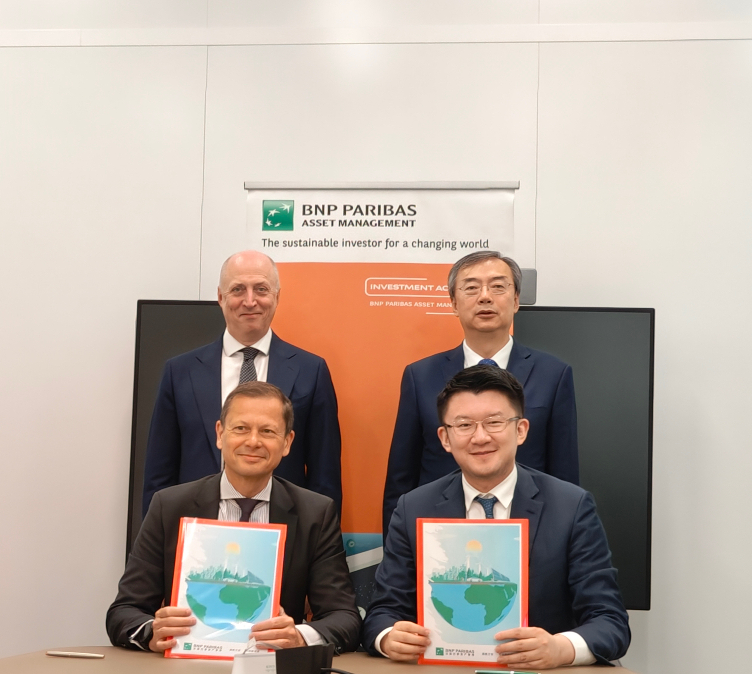 【封面图】陈亮在法国开展工作调研并与BNP资管签署战略合作协议.jpg 【封面图】陈亮在法国开展工作调研并与BNP资管签署战略合作协议.jpg